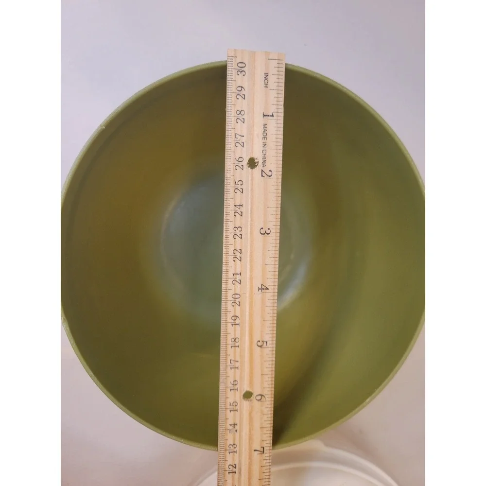 Vintage Rubbermaid 8 Cup Green Mixing Bowl & 1.5 Qt Servin Saver Container Set
